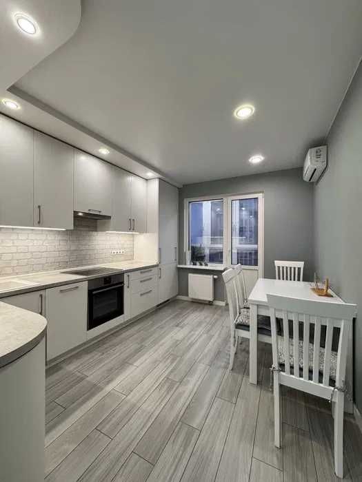 Продаж 2-к ЖК Патріотика Русової 5Б