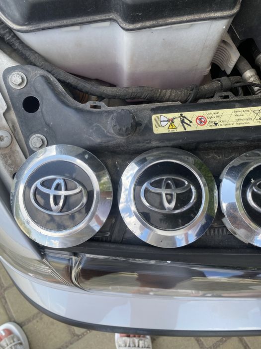 Значки  на Toyota