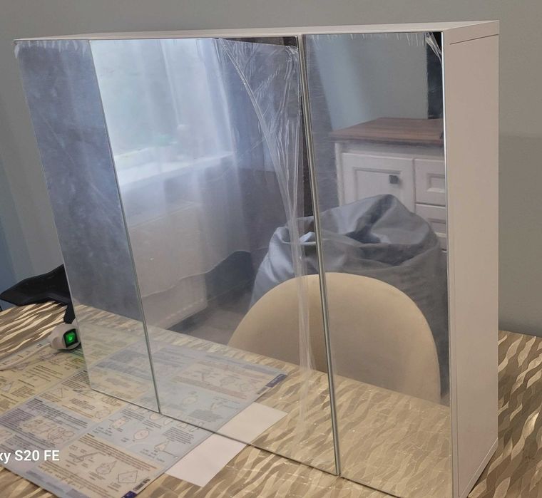 Szafka Łazienkowa z lustrem . Wisząca . Nowa 70,5x15x60,5cm