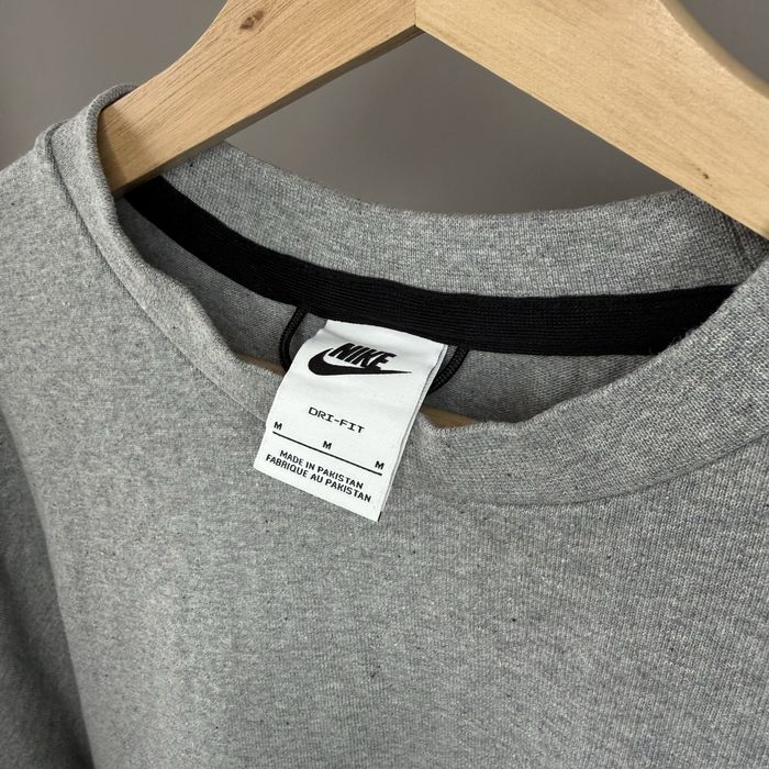 Футболка Nike Tech Fleece