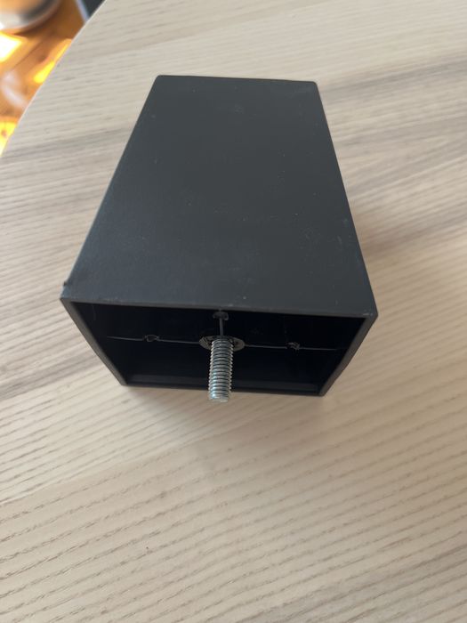 Ofereço 6 pernas para sofa
