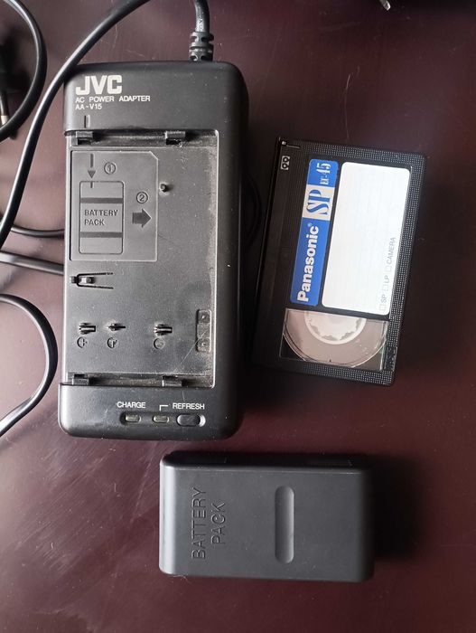 Відеокамера JVC VHS-C GR-AXM405A