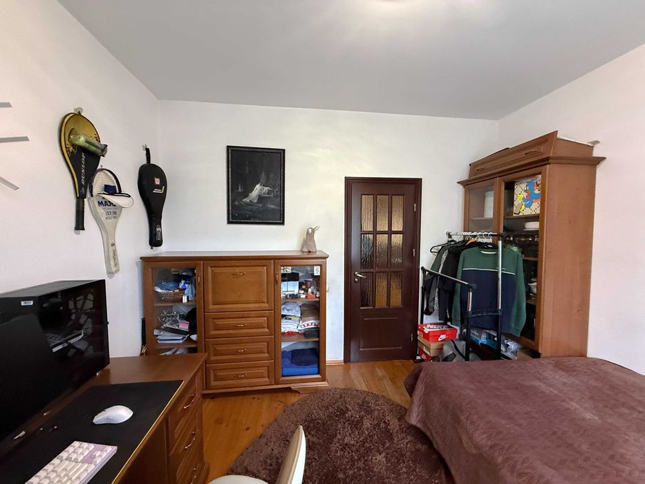 Продам приватний будинок з земельною ділянкою