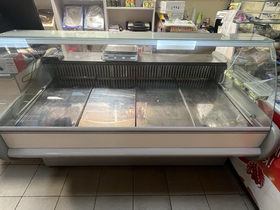 Холодильник в магазин