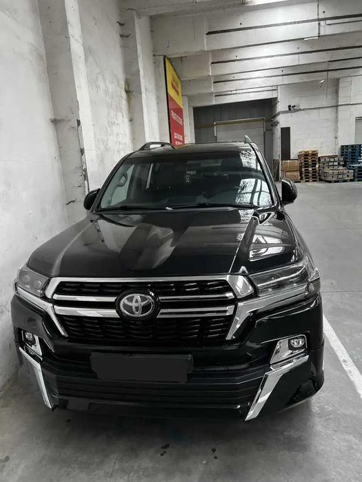 Toyota Land Cruiser 200 V8
