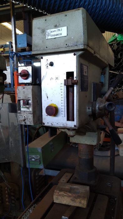 Engenho de furar de bancada