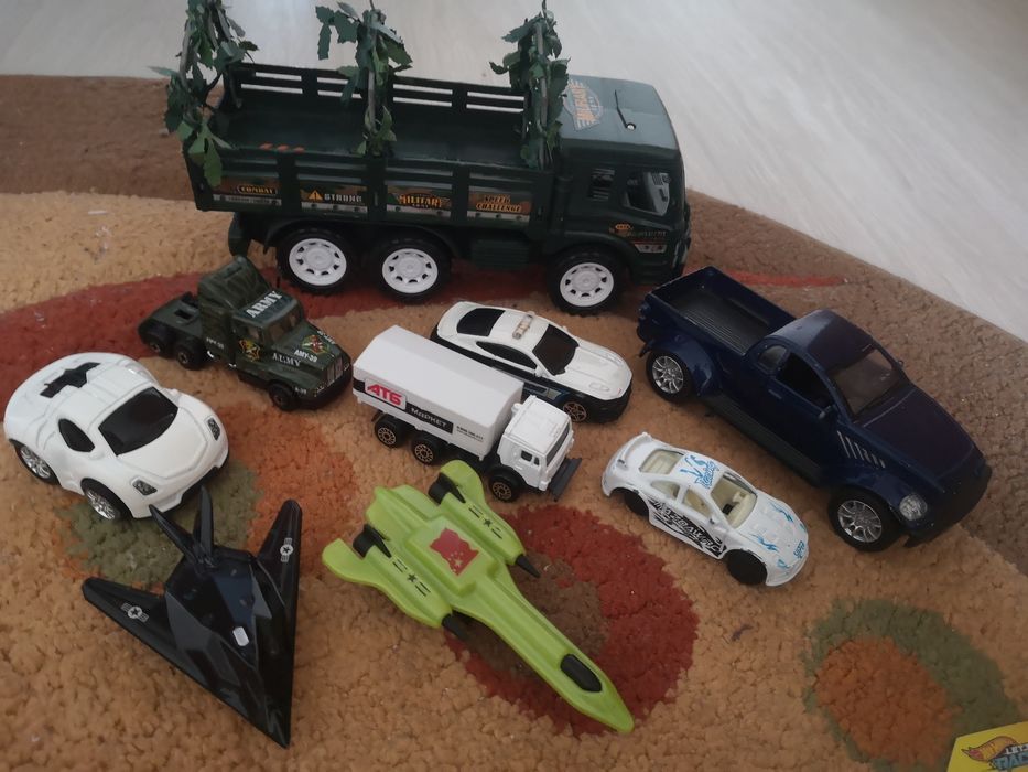 Машинки, іграшки для хлопчиків