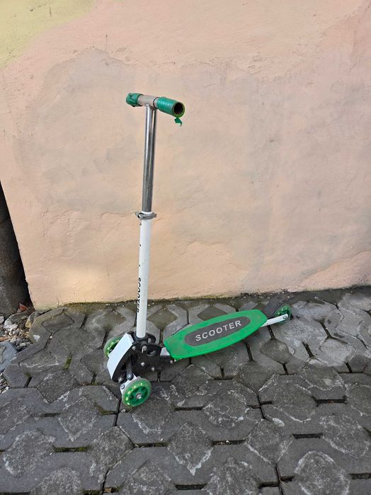 Hulajnoga trójkołowa