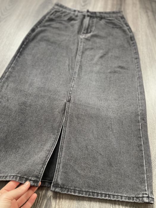 Джинсова спідниця міді