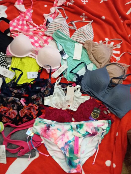 Zestaw paka bielizny,biustonosze,stroje