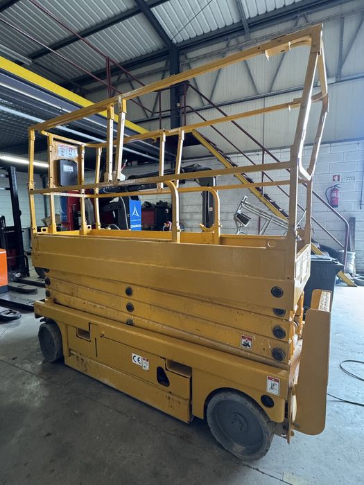 Plataformas elevatórias Tesoura Elétricas 10mt usadas Narrow-estreita