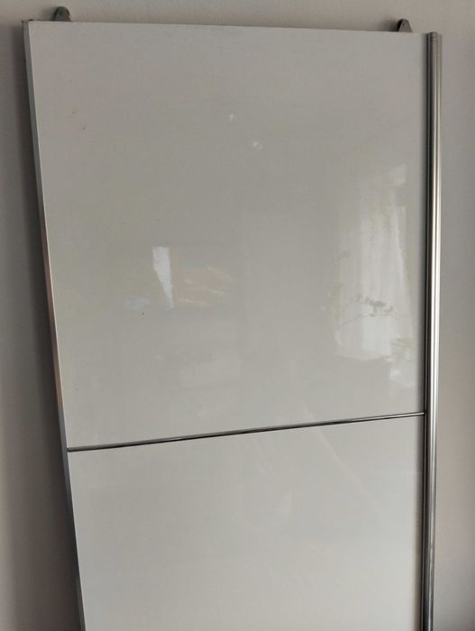 Drzwi przesuwne do szafy