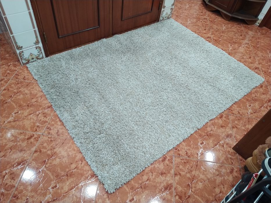 Tapete IKEA pelo curto branco-bege casa quarto apartamento vivenda.