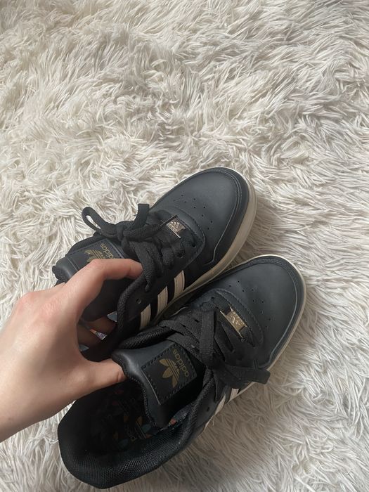 Кросівки жіночі Adidas