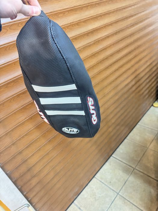 Poszycie siedzenia guts surron