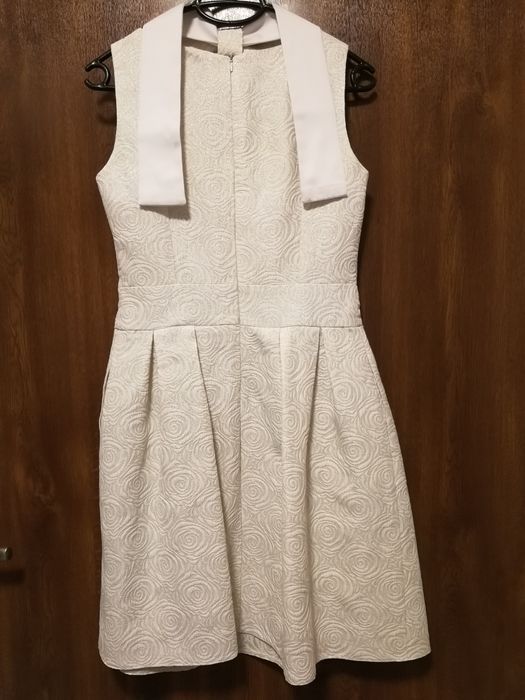 Elegancka sukienka ecru