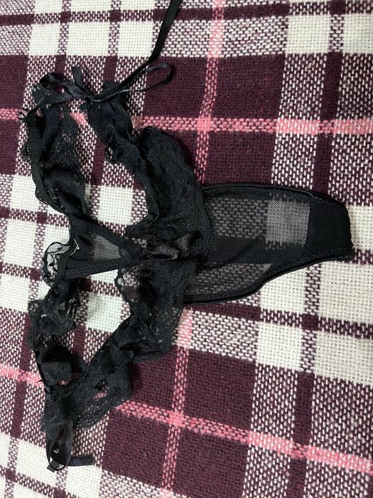 Чорні труси з підвʼязками