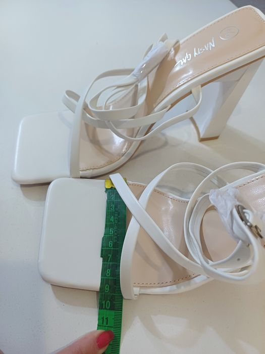 Nasty Gal białe sandały na obcasie r.39 NOWE