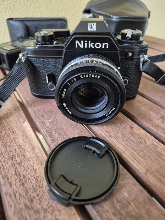 Maquina Fotográfica Analógica Nikon EM 35mm