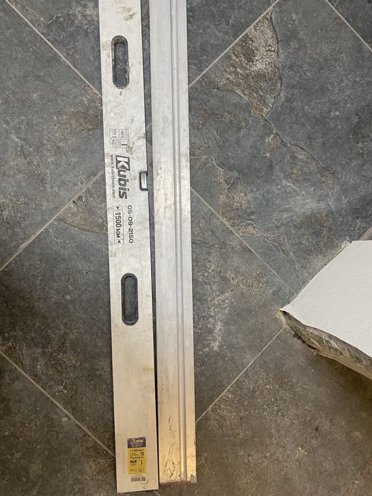 Продам два правила  (з рівнем і без), по 1,5 м, б/в