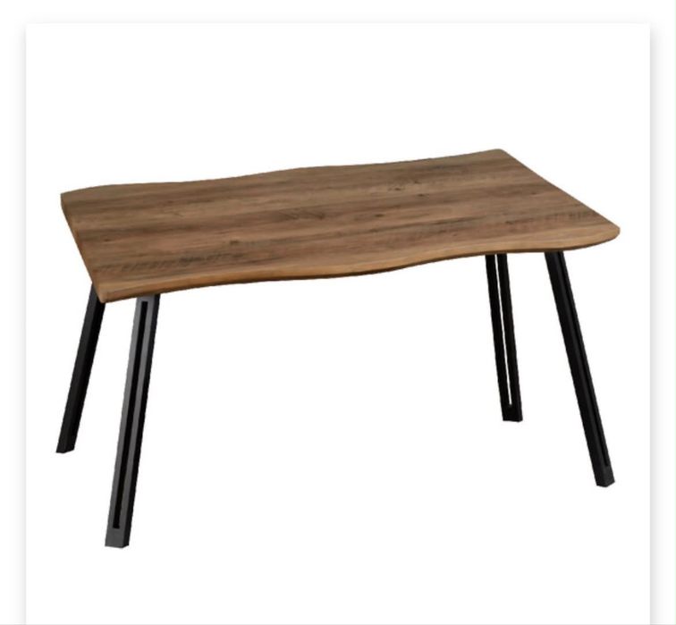 Mesa de jantar com 4 pes