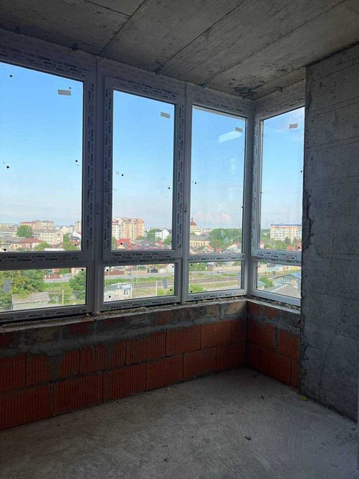 Продається 2 кім квартира в центральній частині міста .