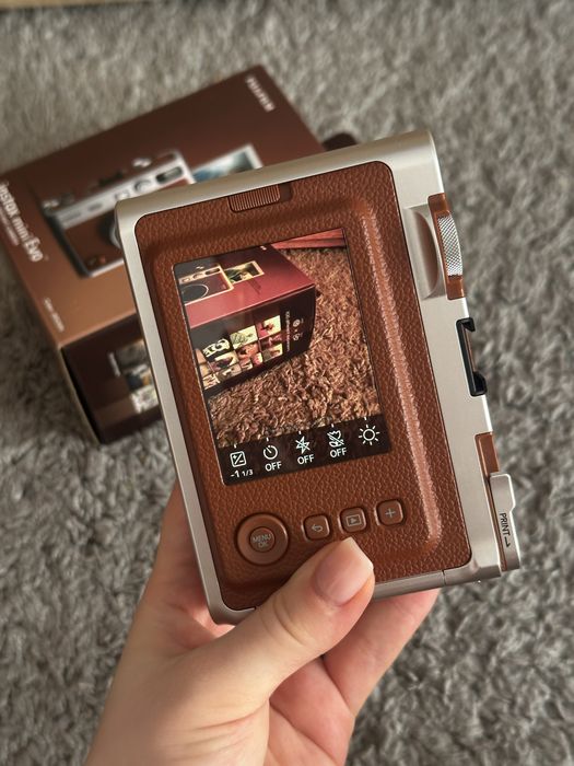 Instax mini Evo castanho