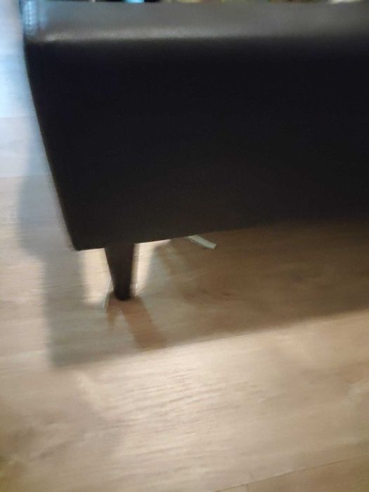 Cama de casal em napa preta