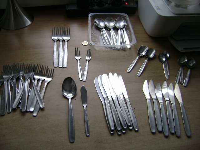 Starocie z PRL Stare sztućce Gerlach = Zestaw 59 sztuk o jednym wzorze