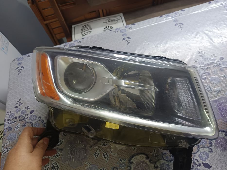 Продаються фари гранд чироки wk2 2013 - 2016 року