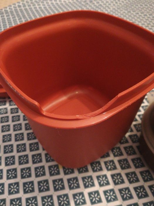 Selling 3 Tupperware Containers64861533697409122
