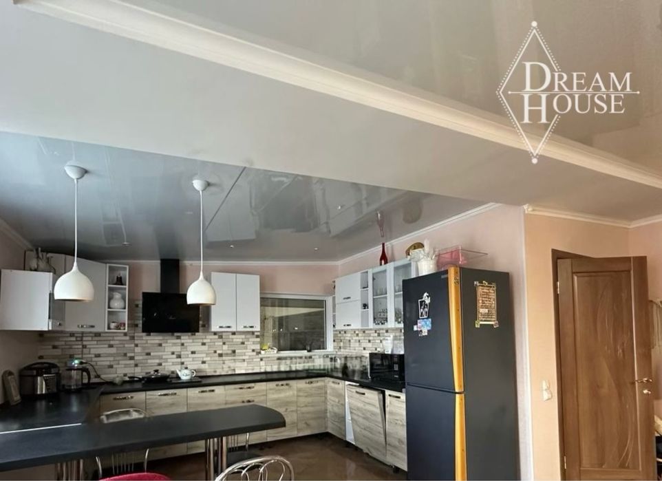 Продаж недобудованого будинку з гаражем для Фури