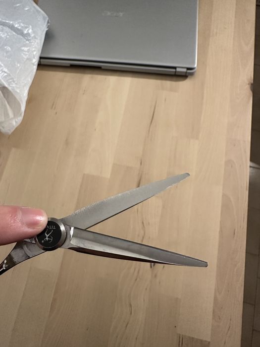 Tesoura Esquerdina Titan