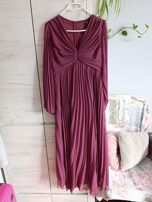 Piękna sukienka wieczorowa wyjściowa Asos