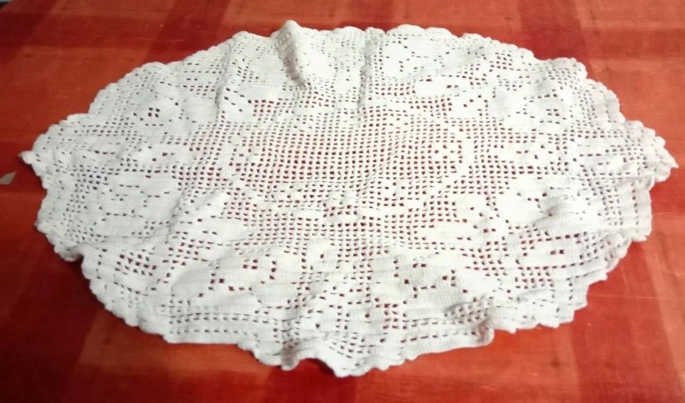 Naperons em renda branca