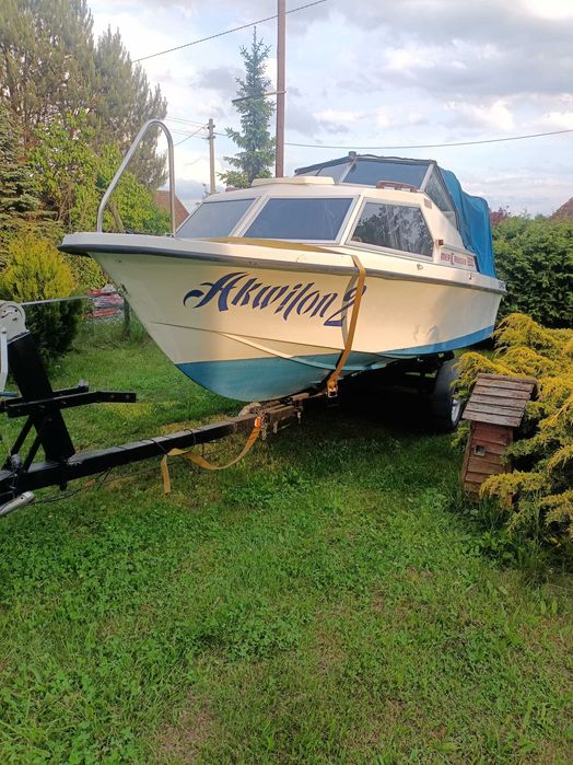 Łódź kabinowa z laminatu