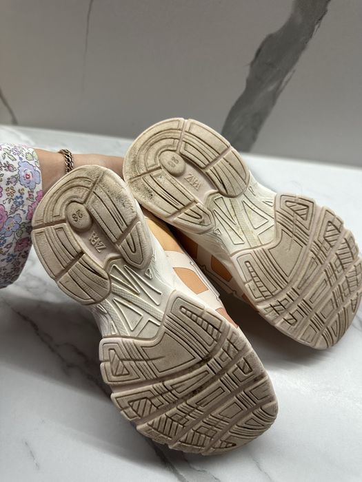 Кросівки  zara