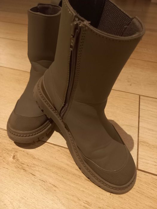 Botki zara kolor khaki trzewiki na zamek rozmiar 33 kalosze buty