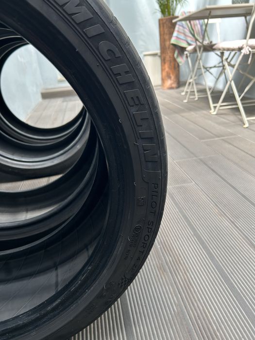 Pneus michelin  pilot sport 4 245 40 19
