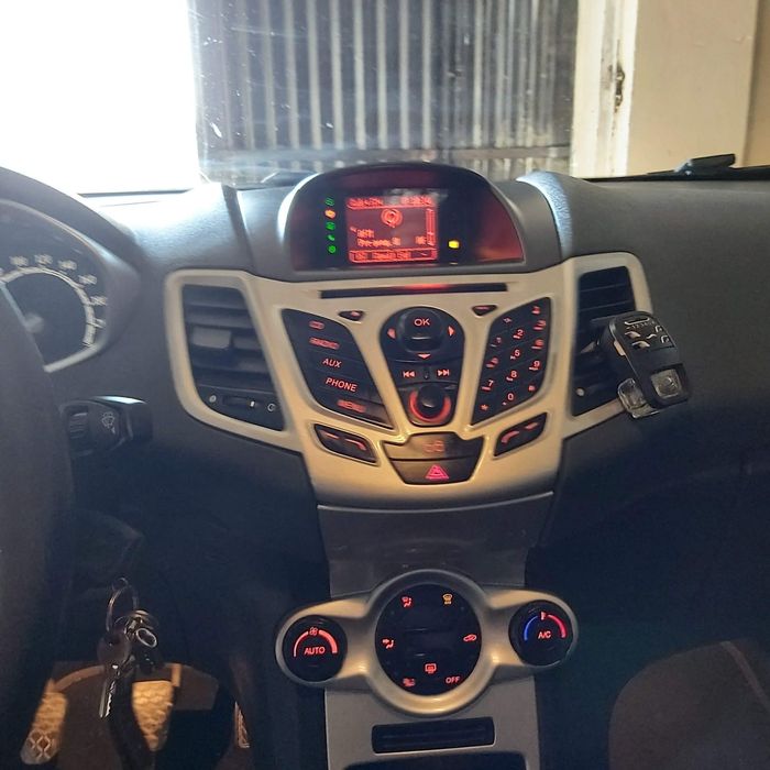 Fiesta 1600tdci  vendo/troco