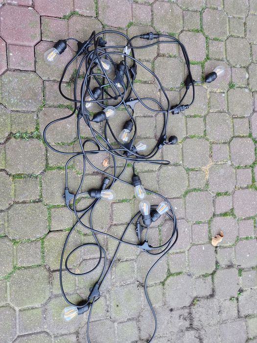 Lampki na taras do ogrodu