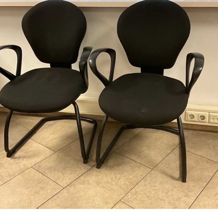 Biurko -wyposazenie biura