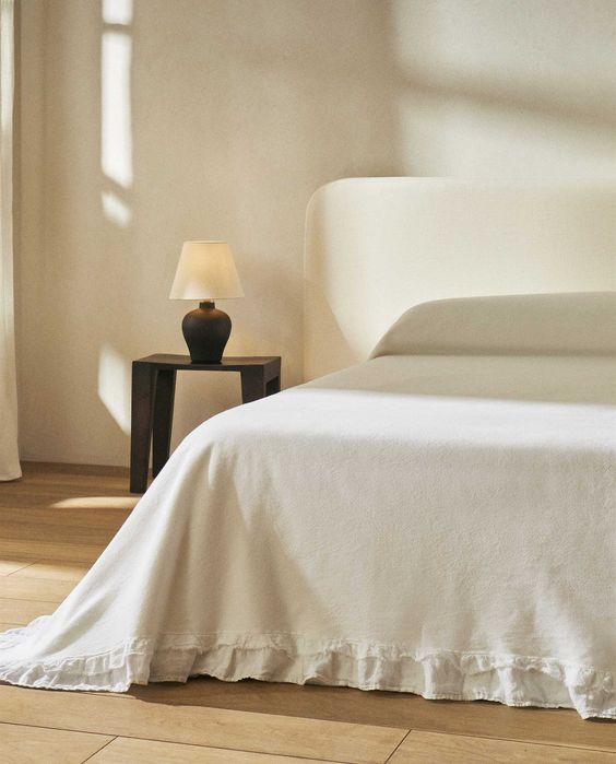 Colcha com folho em linho Zara HOME