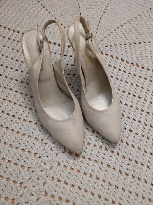 Sapatos cor pérola