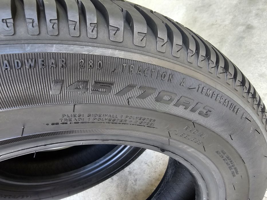Dois  pneus novos 145/70 r13 71T Kelly