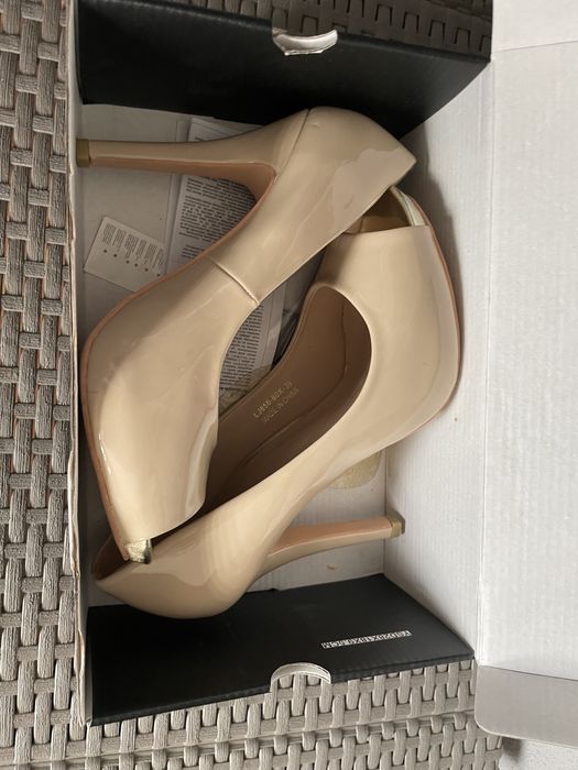 Szpilki na platformie