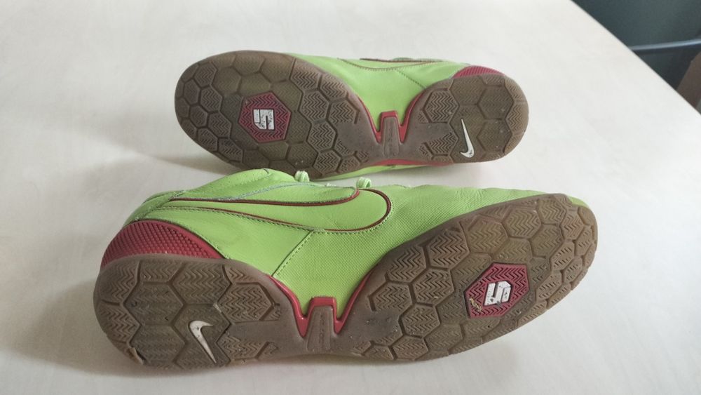 Buty halowe NIKE skóra rozm. 43 - 44