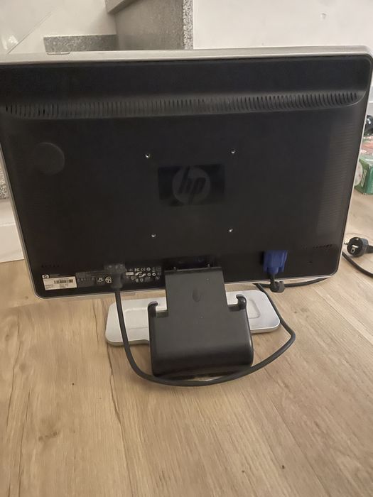 2 ecrãs HP 19” como novos