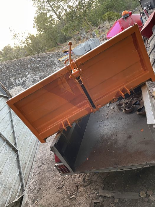 Vendo caixa gamela para trator