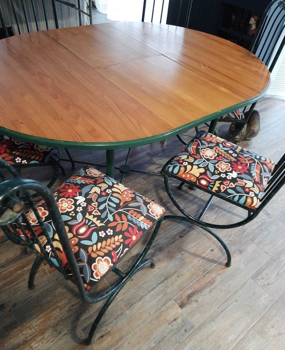 Mesa de madeira + 6 cadeiras